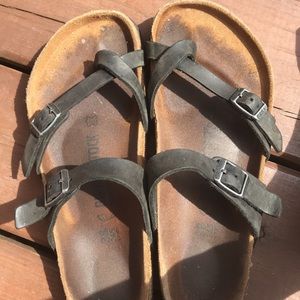Women’s birkenstocks!